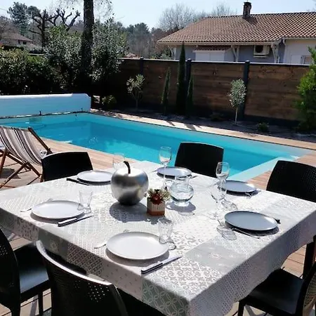 Maison Familiale Avec Piscine *