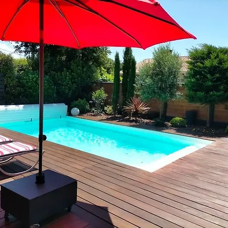 度假居 Maison Familiale Avec Piscine 居让梅斯特拉