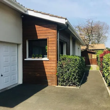 Maison Familiale Avec Piscine 度假居 *